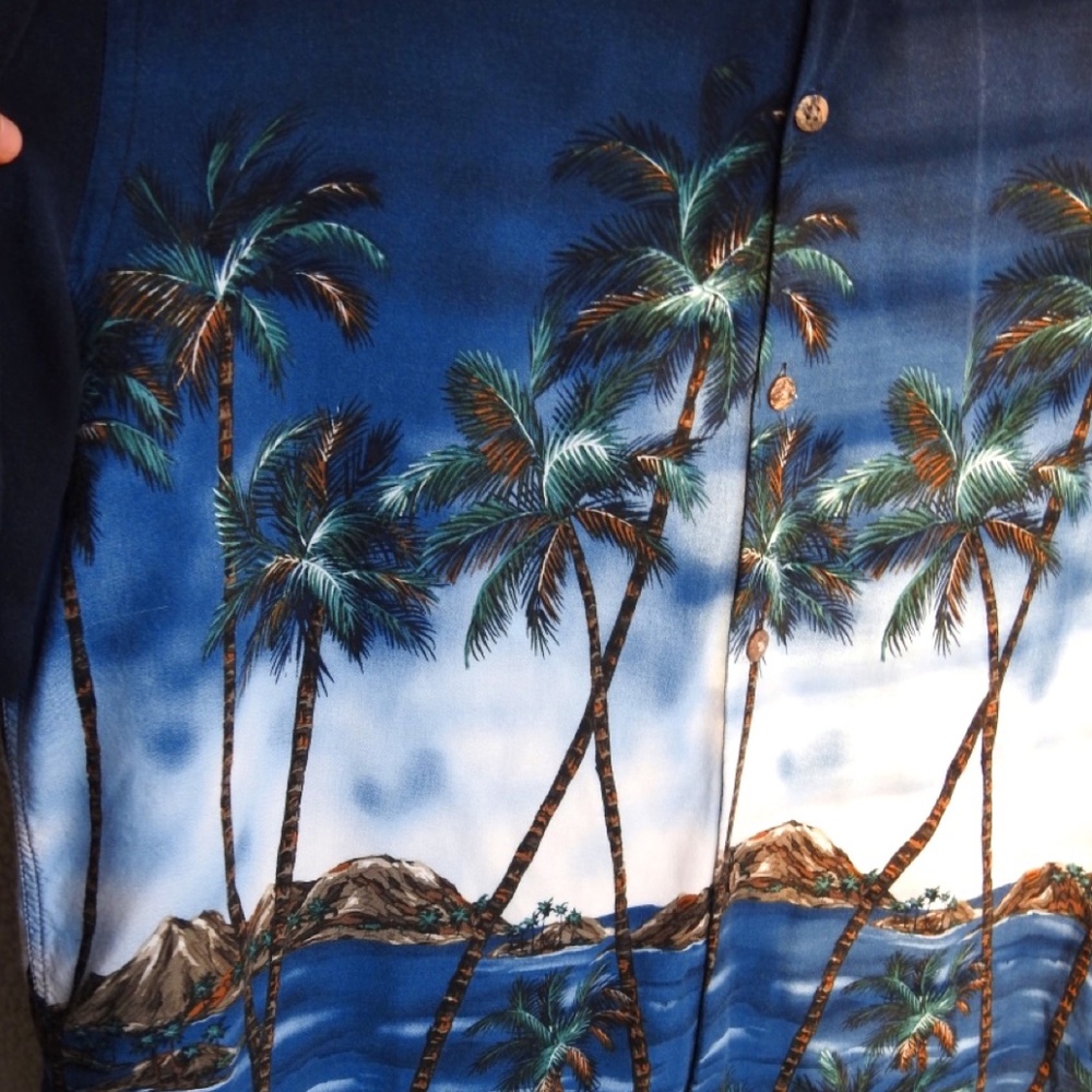 MEN'S HAWAIIAN BUTTON DOWN SHIRT